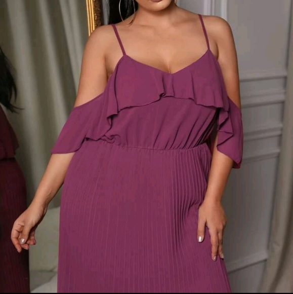 HP 🥳 Cold shoulder pleated dress 🩷💜 - Picture 6 of 14